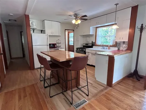 4 Petticoat Lane Beacon NY 12508