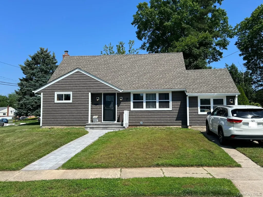 7 Mindy Lane Westbury NY 11590