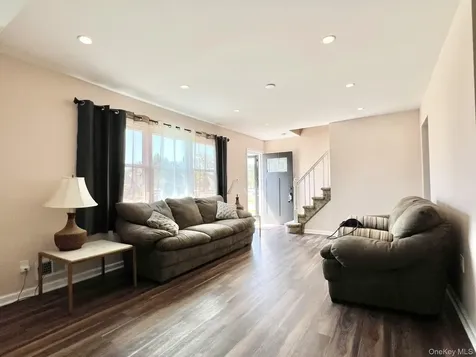 7 Mindy Lane Westbury NY 11590