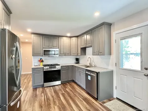 7 Mindy Lane Westbury NY 11590