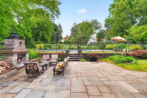 12 Meadowview Lane Carmel NY 10512