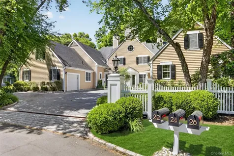 26 Wyndham Close White Plains NY 10605