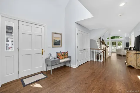 26 Wyndham Close White Plains NY 10605