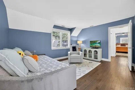 26 Wyndham Close White Plains NY 10605