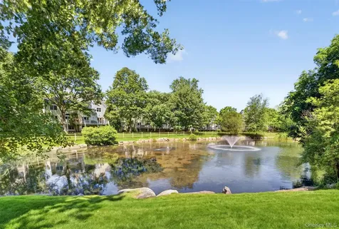 26 Wyndham Close White Plains NY 10605