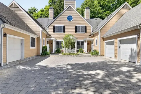 26 Wyndham Close White Plains NY 10605