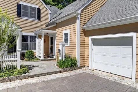 26 Wyndham Close White Plains NY 10605
