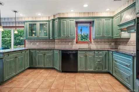 565 Mohawk Road West Hempstead NY 11552