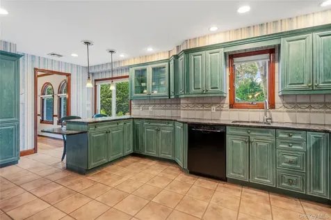 565 Mohawk Road West Hempstead NY 11552