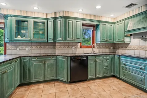 565 Mohawk Road West Hempstead NY 11552