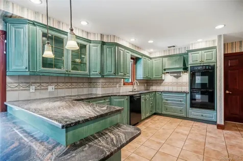 565 Mohawk Road West Hempstead NY 11552