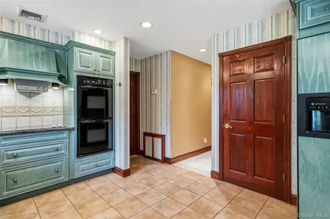 565 Mohawk Road West Hempstead NY 11552