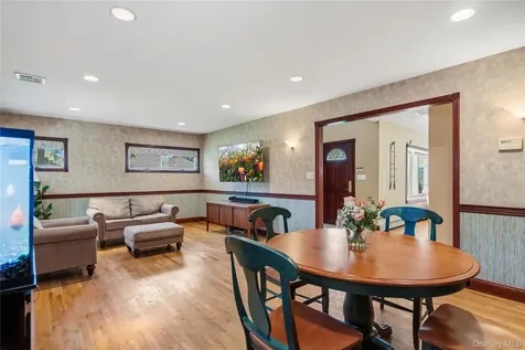 565 Mohawk Road West Hempstead NY 11552