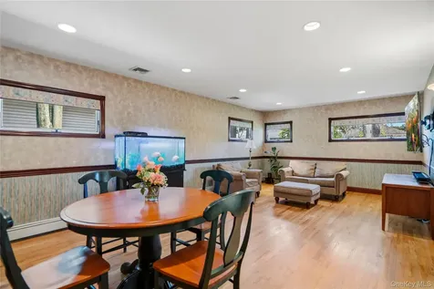 565 Mohawk Road West Hempstead NY 11552