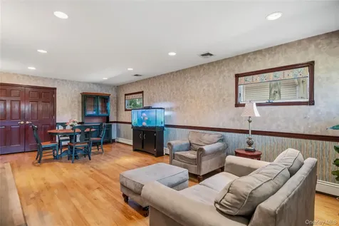 565 Mohawk Road West Hempstead NY 11552
