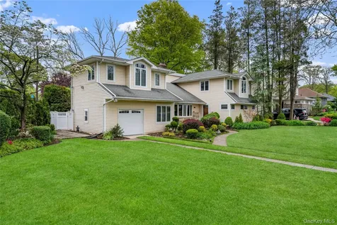 565 Mohawk Road West Hempstead NY 11552