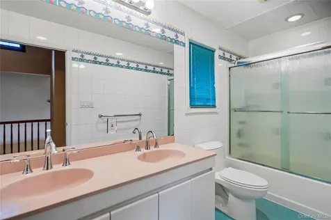 565 Mohawk Road West Hempstead NY 11552