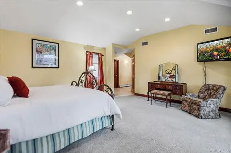 565 Mohawk Road West Hempstead NY 11552