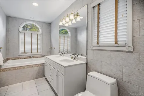 565 Mohawk Road West Hempstead NY 11552