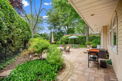 565 Mohawk Road West Hempstead NY 11552