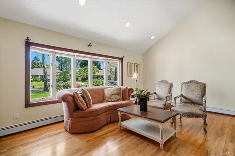565 Mohawk Road West Hempstead NY 11552