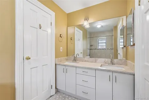 199 Cold Spring Road Syosset NY 11791