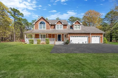 41 N Cozine Road Manorville NY 11949