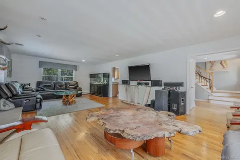 41 N Cozine Road Manorville NY 11949