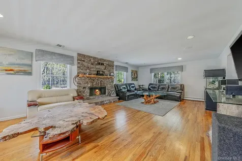 41 N Cozine Road Manorville NY 11949