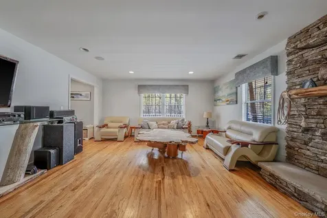 41 N Cozine Road Manorville NY 11949