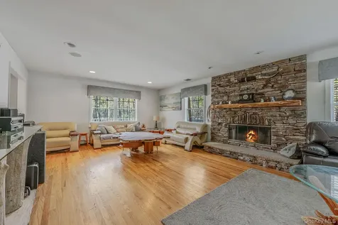 41 N Cozine Road Manorville NY 11949