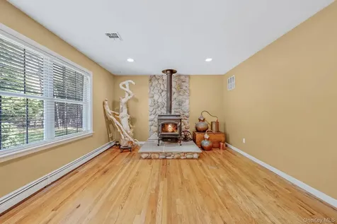41 N Cozine Road Manorville NY 11949