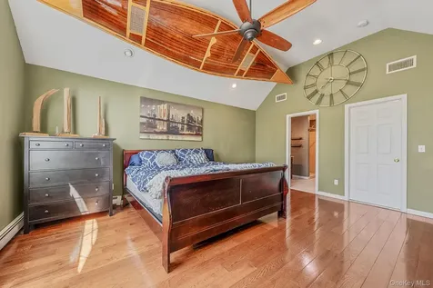 41 N Cozine Road Manorville NY 11949