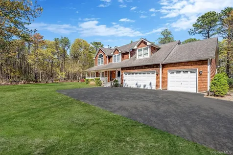 41 N Cozine Road Manorville NY 11949