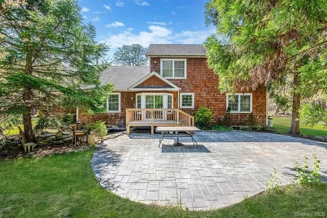 41 N Cozine Road Manorville NY 11949