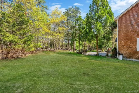 41 N Cozine Road Manorville NY 11949