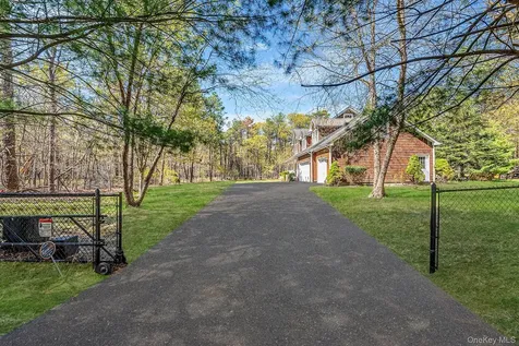 41 N Cozine Road Manorville NY 11949