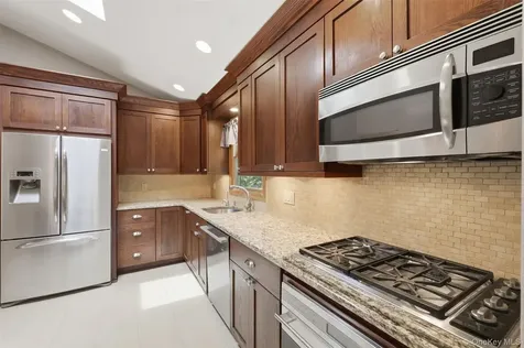 226 Ehrhardt Road Pearl River NY 10965