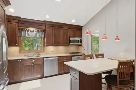 226 Ehrhardt Road Pearl River NY 10965