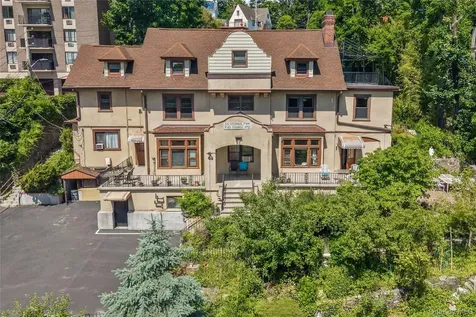 176 Colonial Parkway Yonkers NY 10710