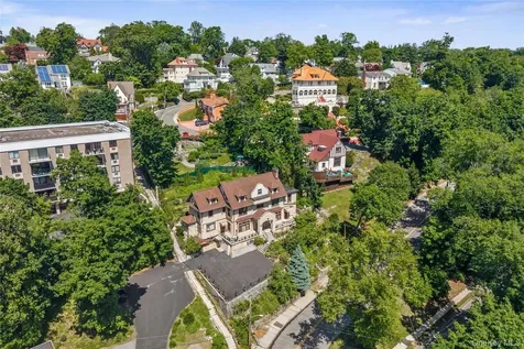 176 Colonial Parkway Yonkers NY 10710
