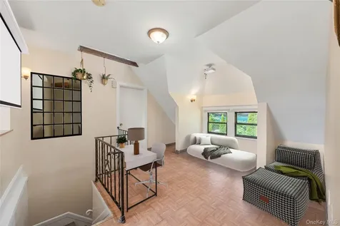 176 Colonial Parkway Yonkers NY 10710