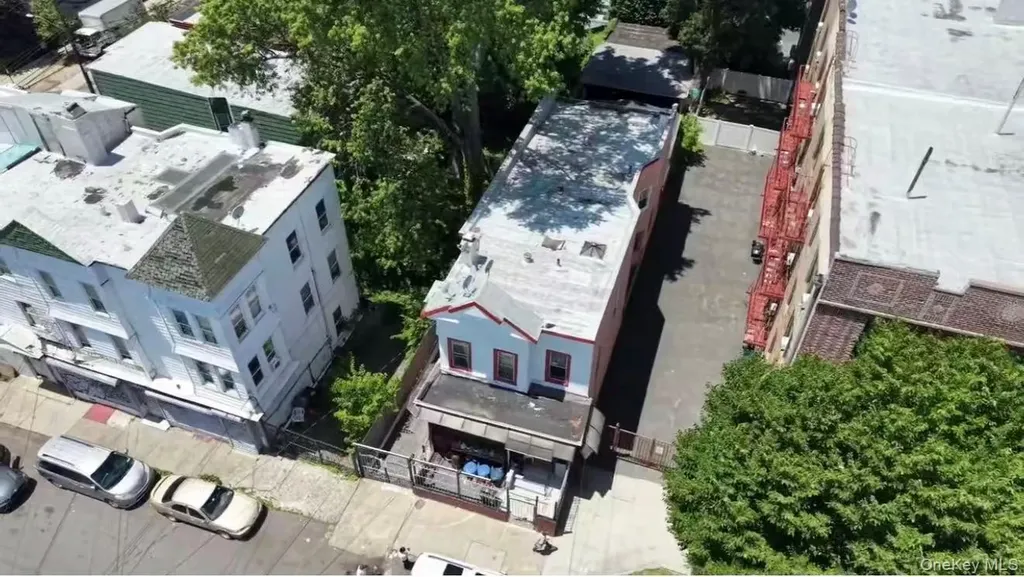 3935 Barnes Avenue Bronx NY 10466