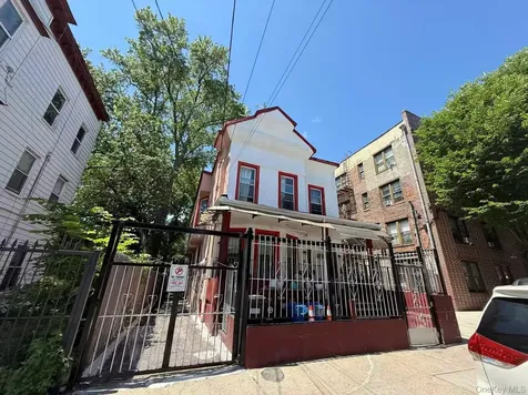 3935 Barnes Avenue Bronx NY 10466