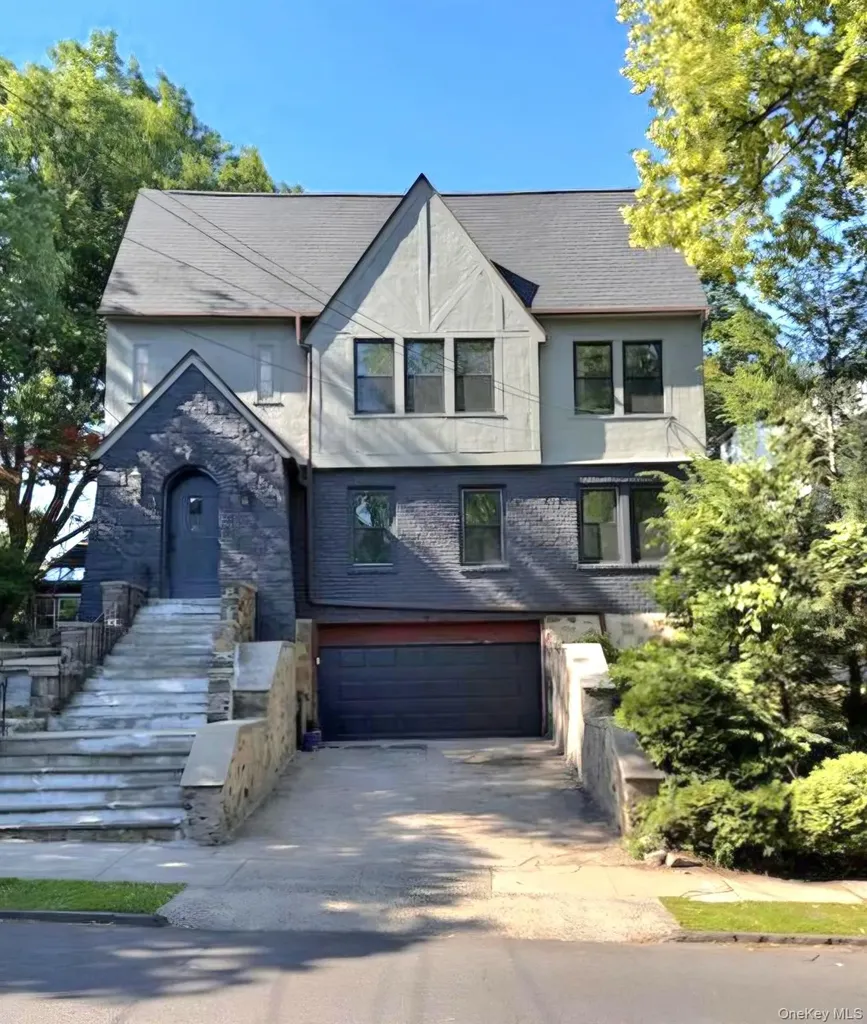 26 W Devonia Avenue Fleetwood NY 10552