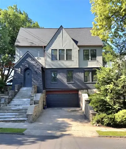 26 W Devonia Avenue Fleetwood NY 10552