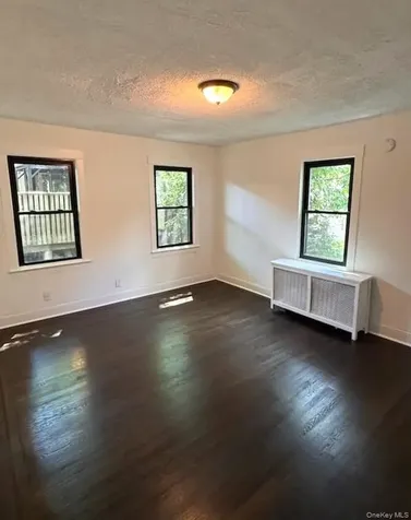 26 W Devonia Avenue Fleetwood NY 10552