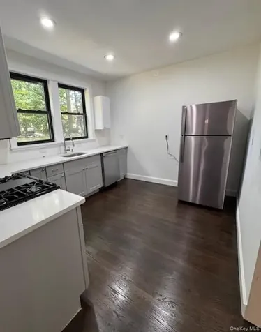 26 W Devonia Avenue Fleetwood NY 10552
