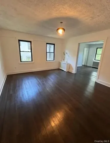 26 W Devonia Avenue Fleetwood NY 10552
