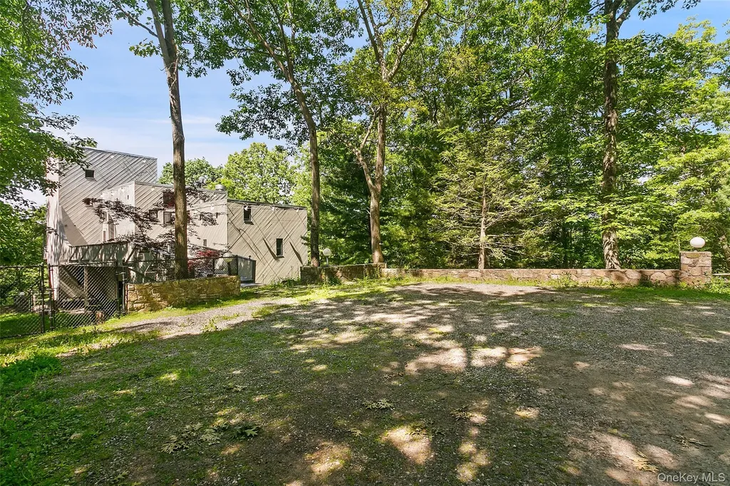 8 Cliff Court Carmel NY 10512